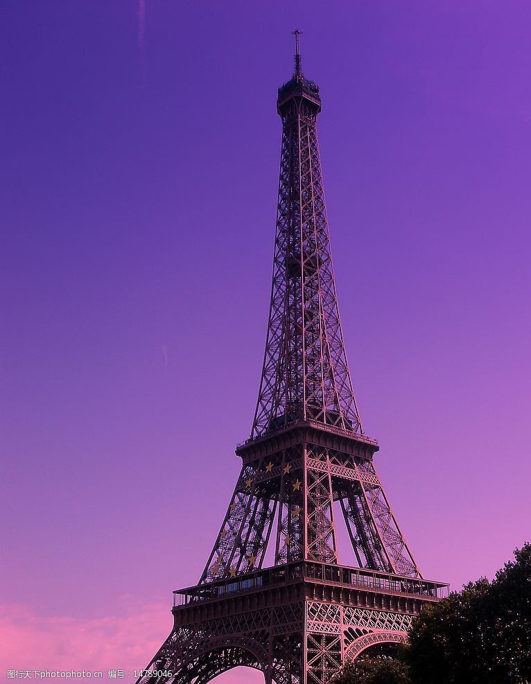 法国著名建筑红霞的中艾菲尔铁塔图片
