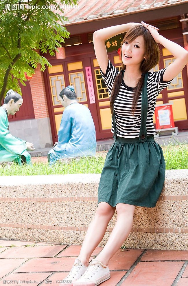青春活力台湾网络超人气美女果子MM条纹T恤图片