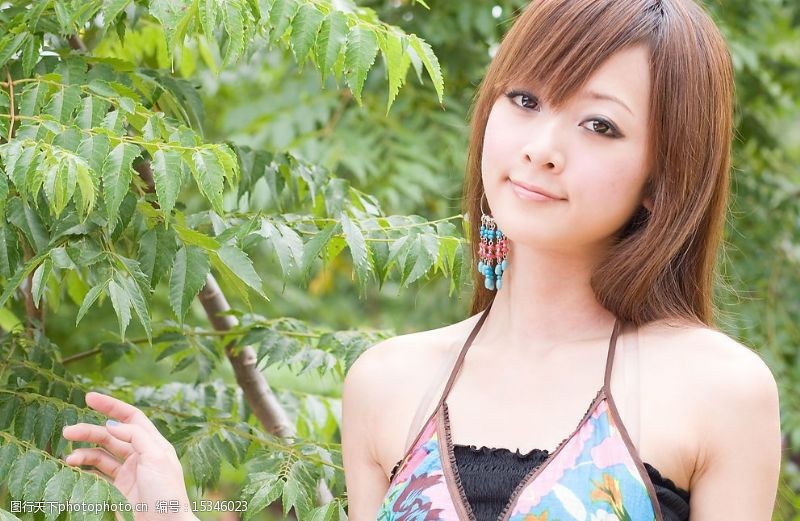 张超台湾网络超人气美女果子MM吊带花裙图片