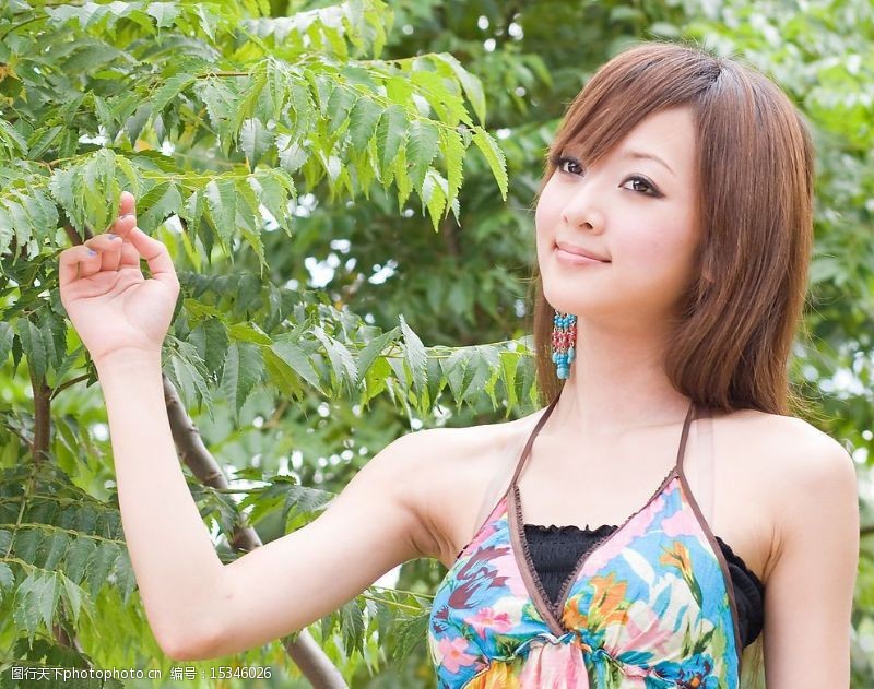 张超台湾网络超人气美女果子MM吊带花裙图片