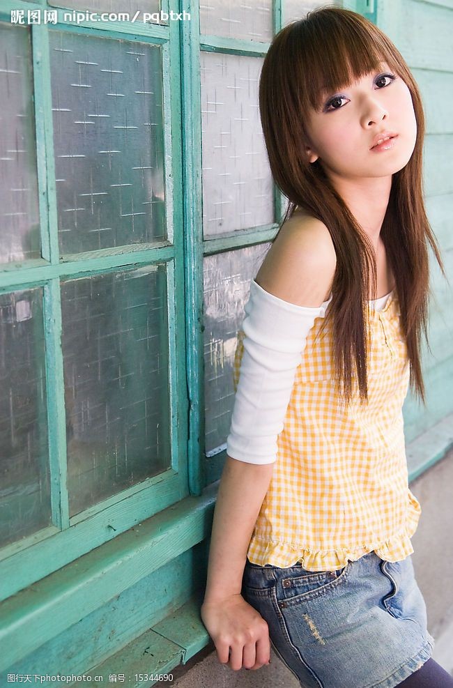 青春活力台湾网络人气美女果子MM露肩中袖T恤图片