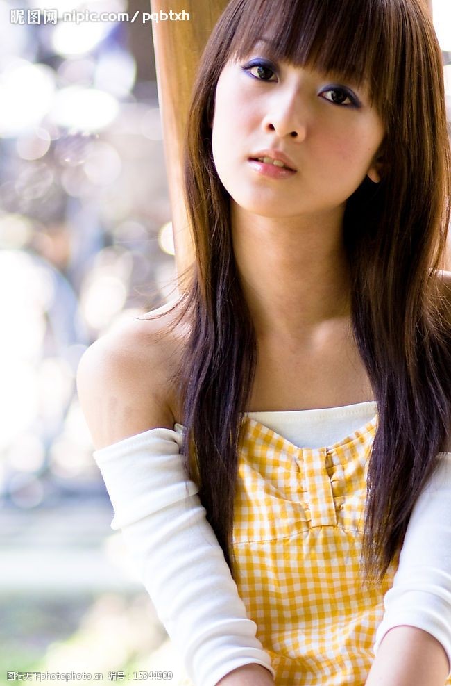 青春活力台湾网络人气美女果子MM露肩中袖T恤图片