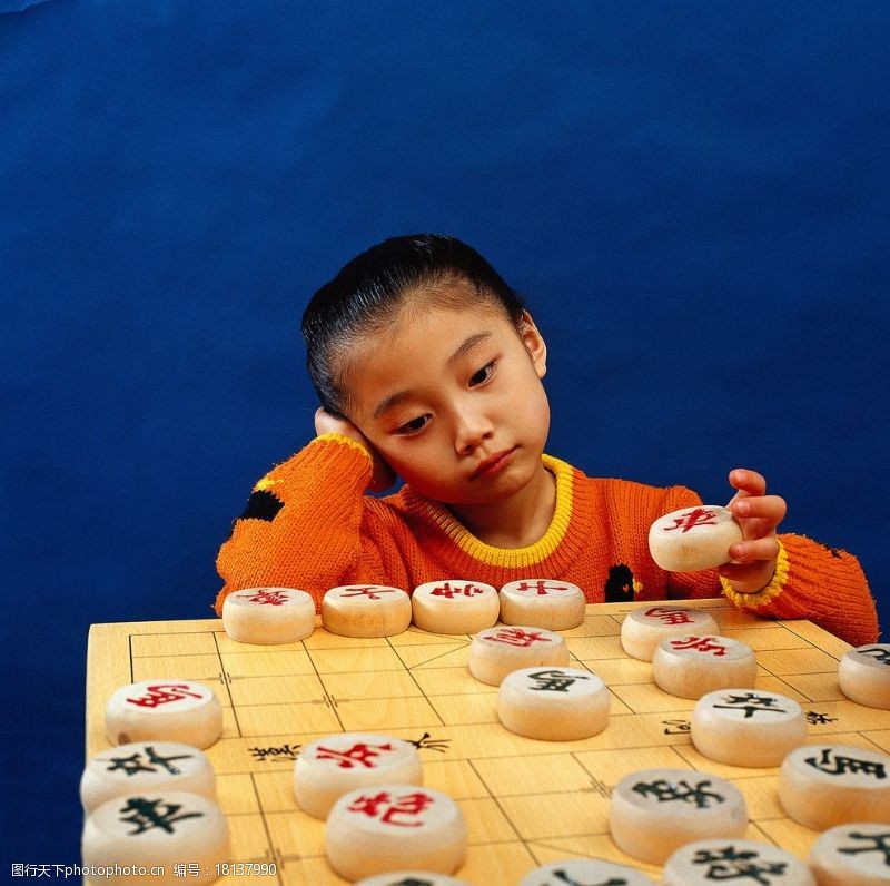 下棋人下棋的儿童图片